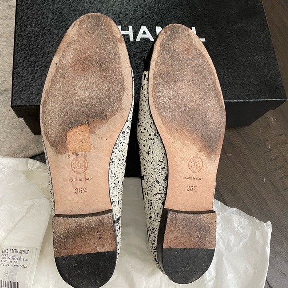 Authentic CHANEL Flats - Picture 3 of 7